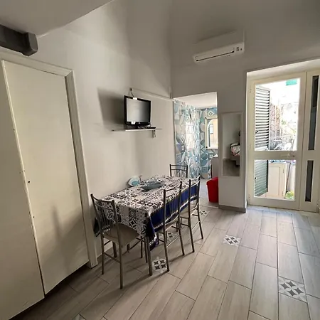 Cantone On The Nyaraló Cetara